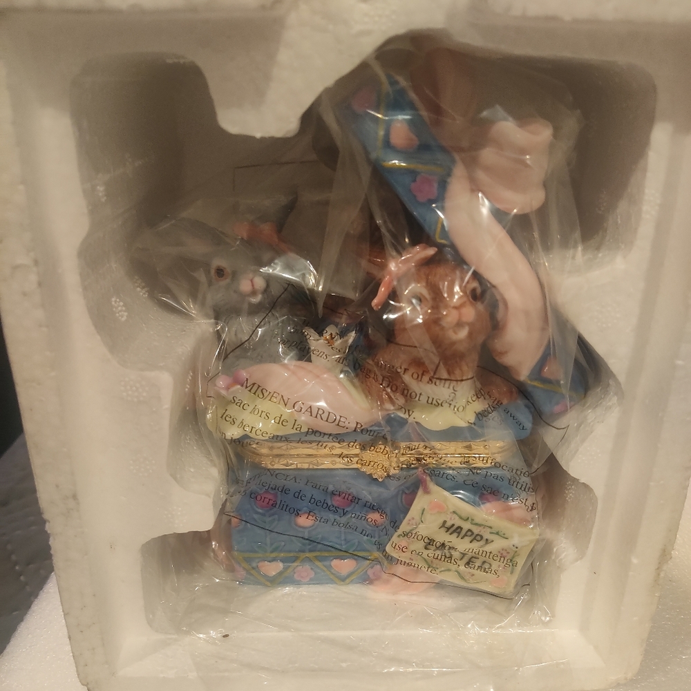 3 Porcelain Decorative Box Rabbit Figurines - Picture 4 of 5